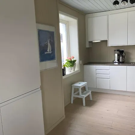 Takvaning Pa Strandpromenaden Med Havsutsikt Kristiansand